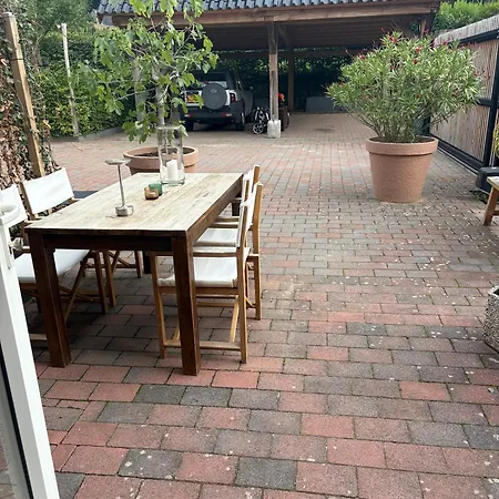 Апартаменты Maastrichtse Buitenwoning *